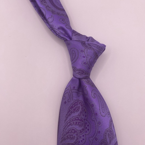 Brioni Elegant Purple Paisley Tie - Picture 3 of 6